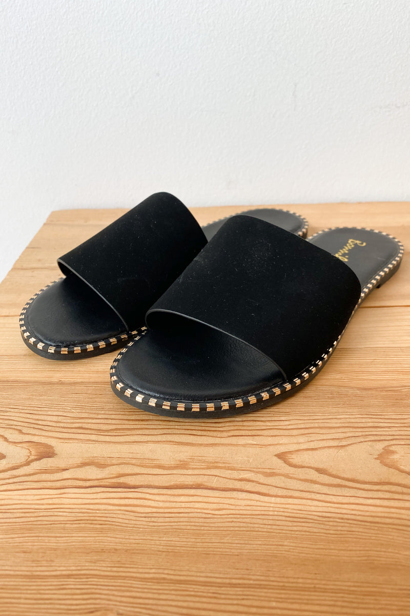 mode, moving forward sandal