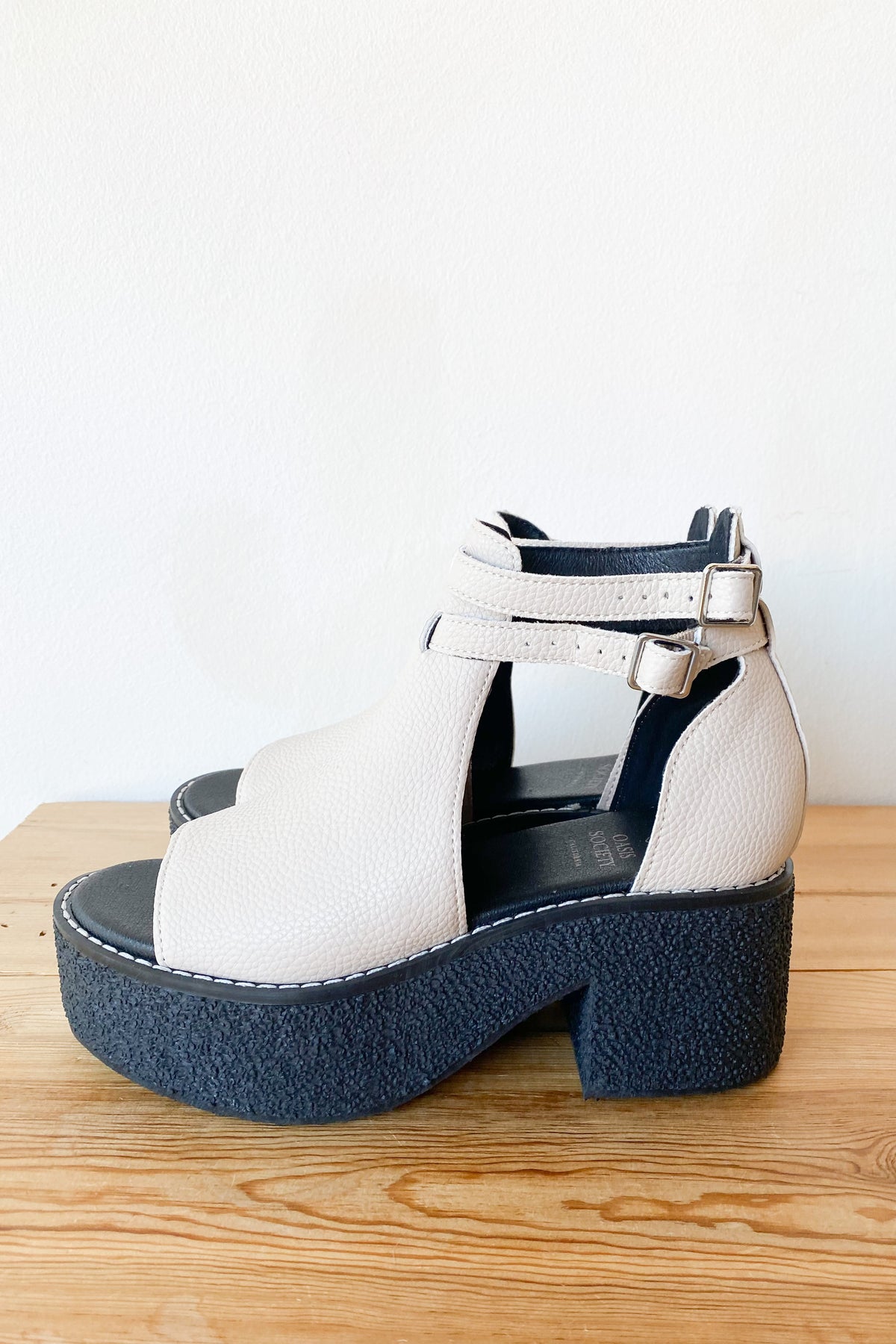 mode, elizabeth platform
