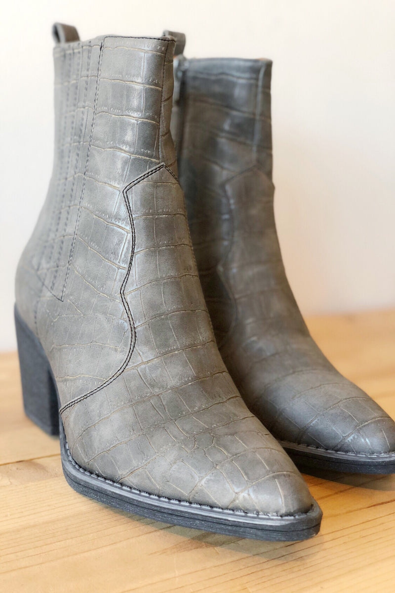 mode, off the wall bootie