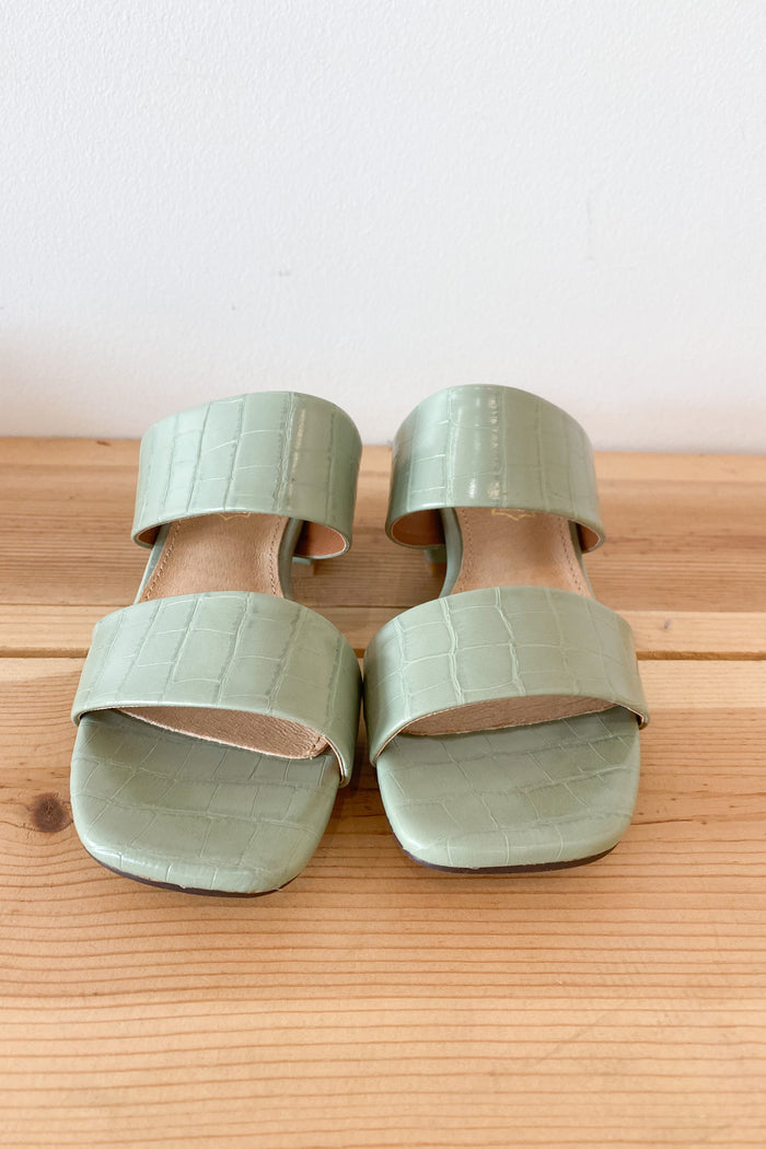 mode, confident heel