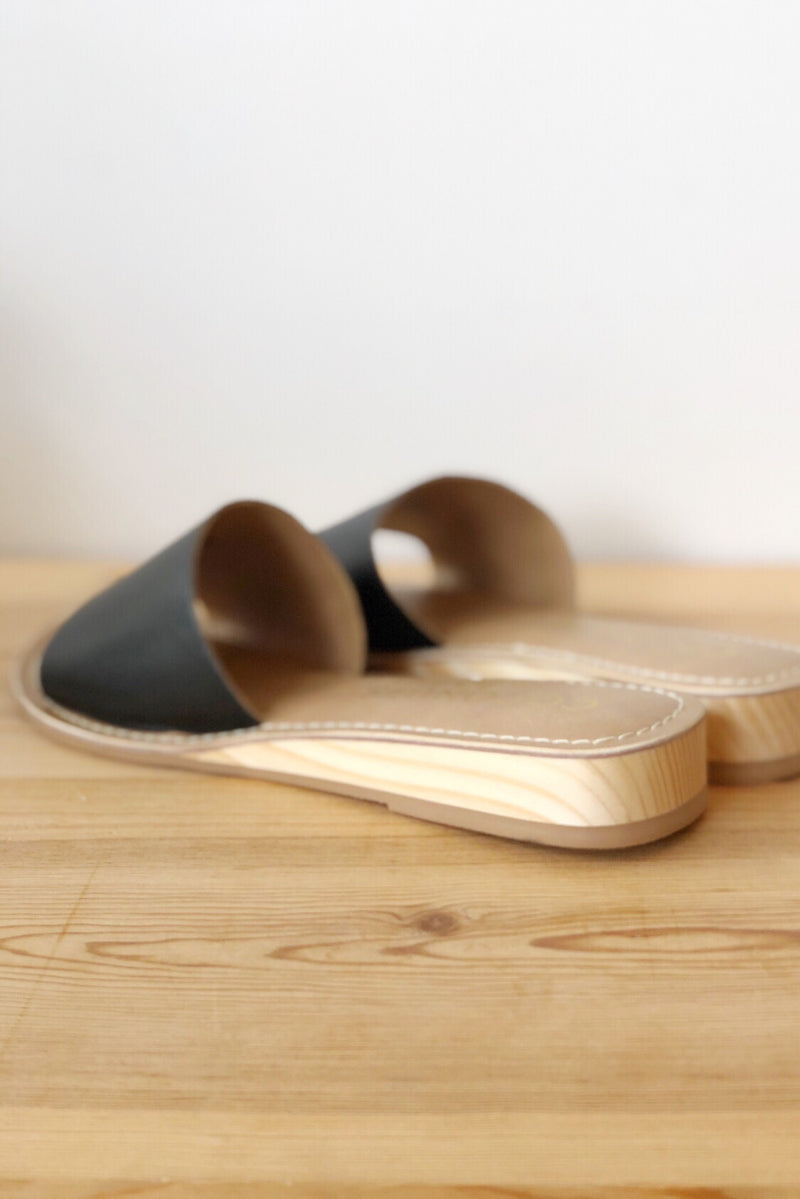 mode, slide up next to me sandal
