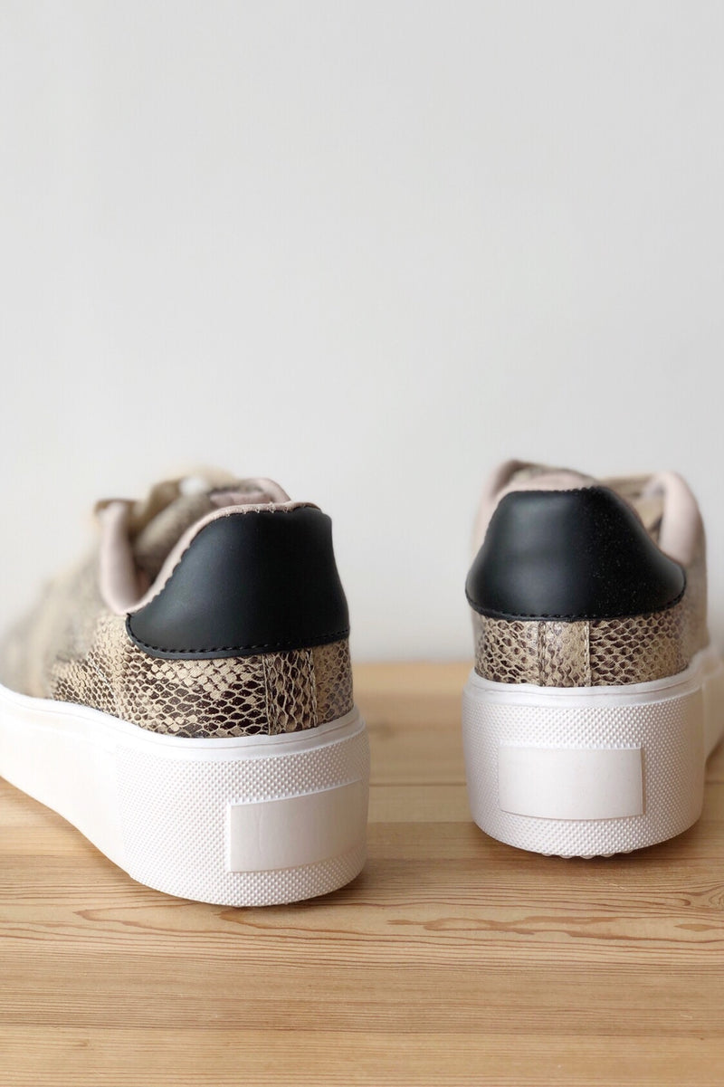 mode, enlighten me sneaker