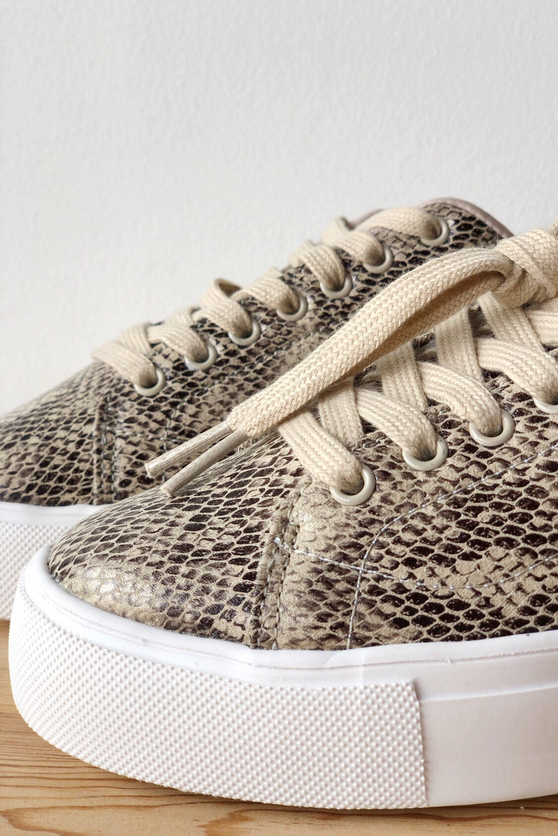 mode, enlighten me sneaker