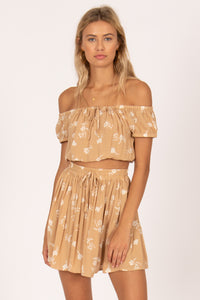 mode, under the kiwi tree off shoulder crop wvn top