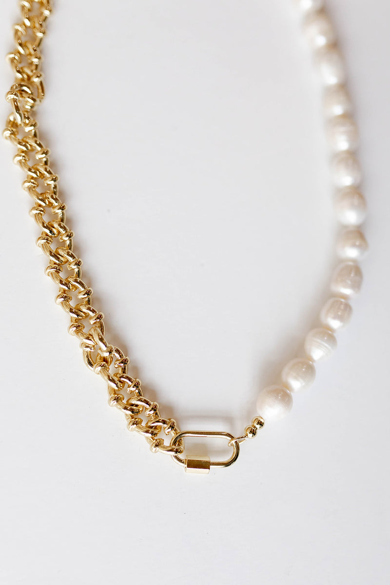 mode, lady like pearl necklace