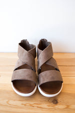mode, take a step back sandal