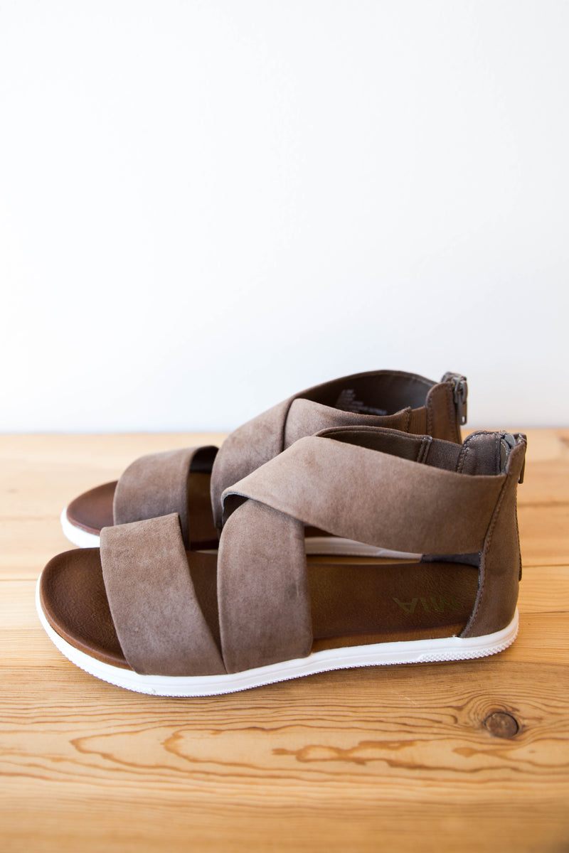 mode, take a step back sandal