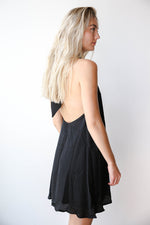mode, low back halter dress