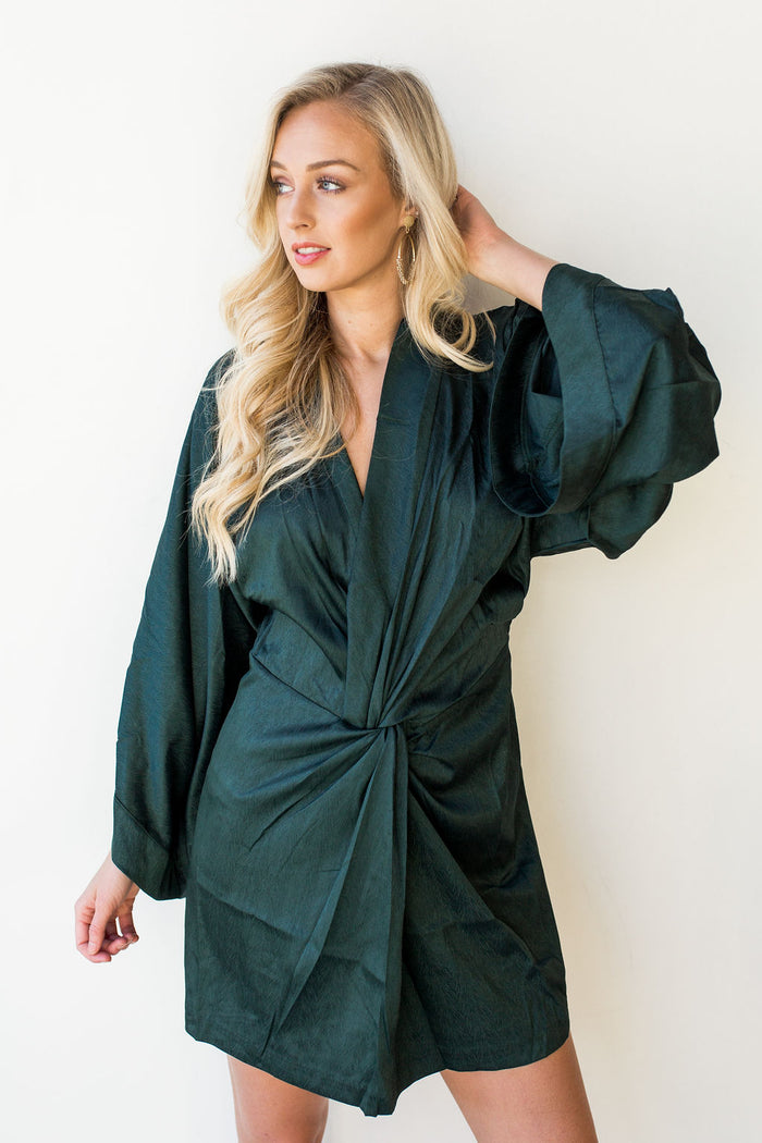 mode, Satin kimono sleeve dress