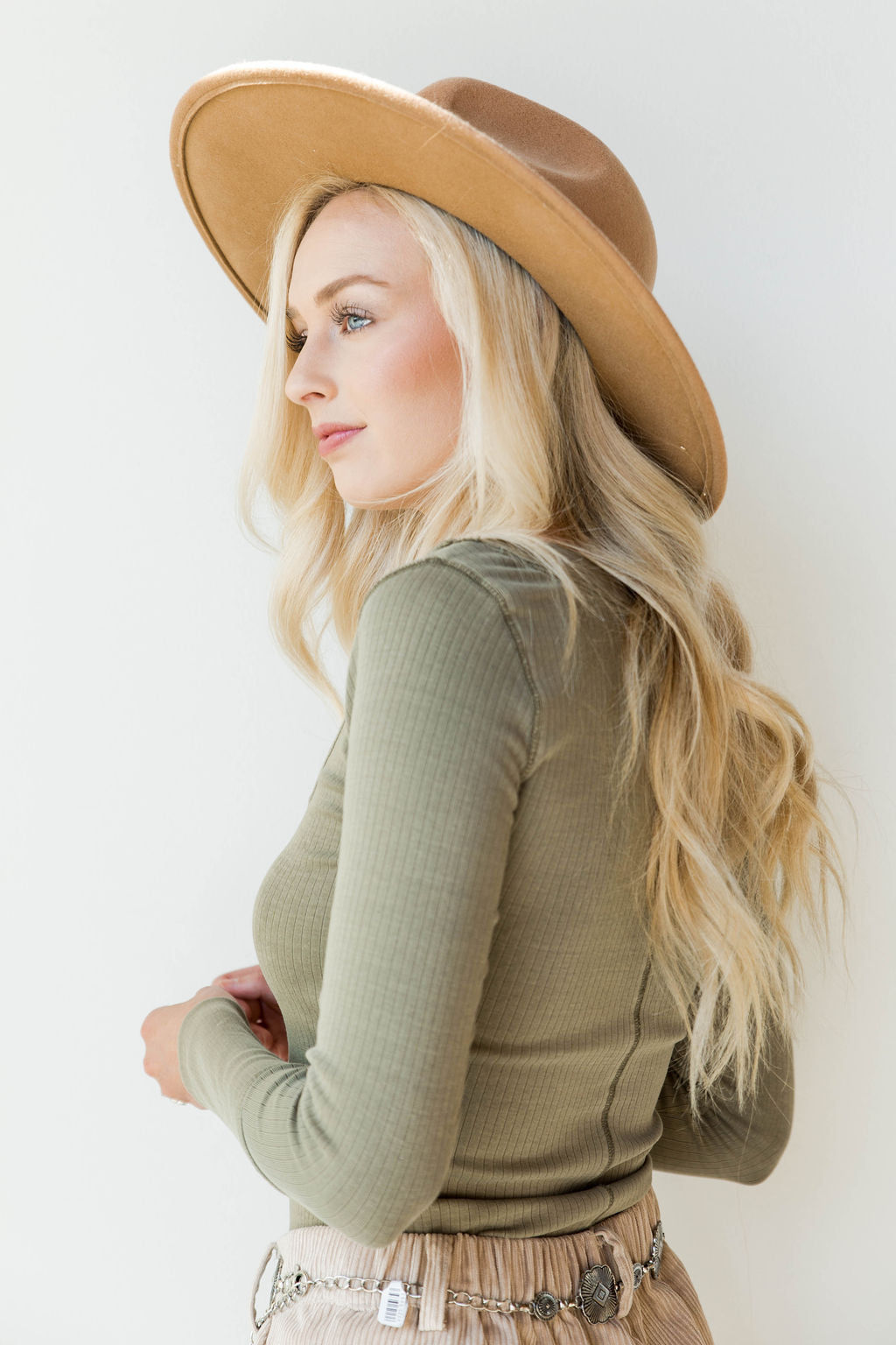 mode, lily layering top