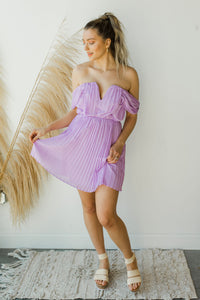 mode, pretty pleats dress