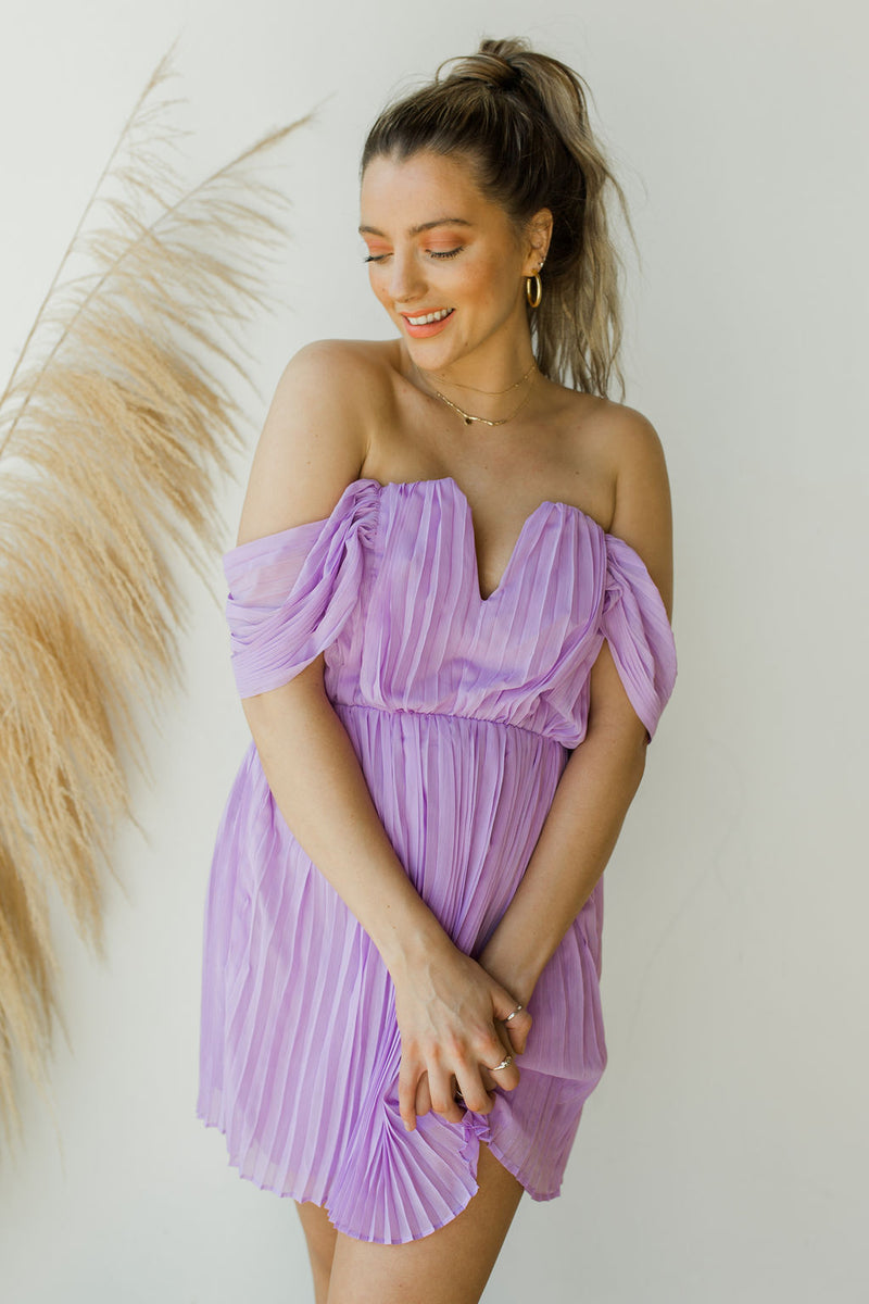 mode, pretty pleats dress