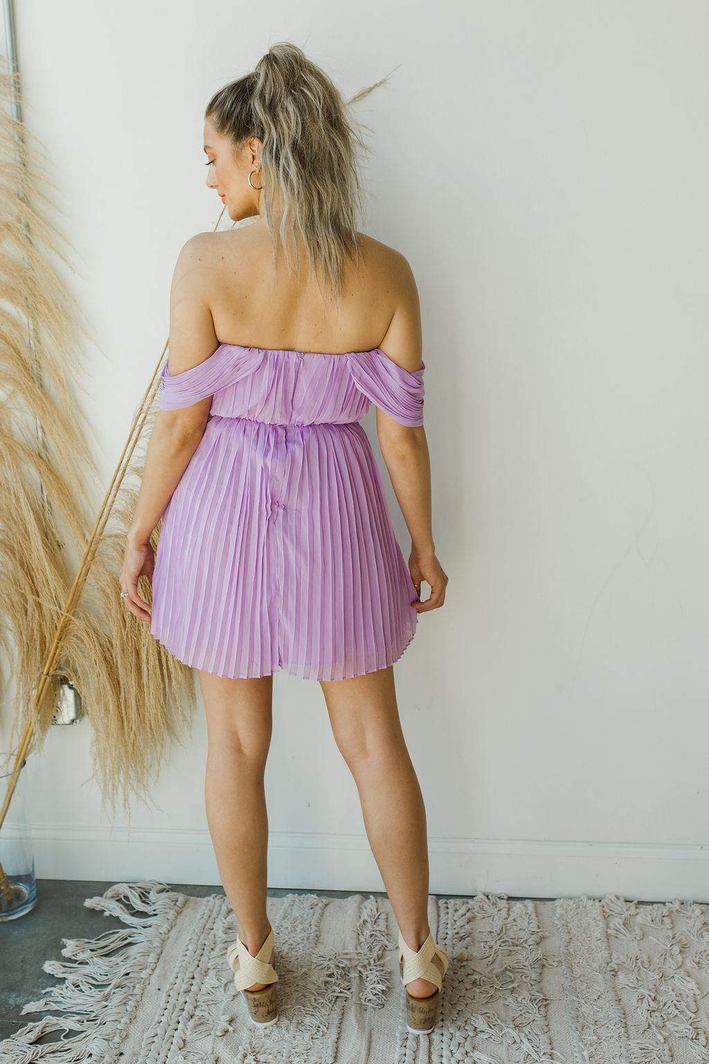 mode, pretty pleats dress