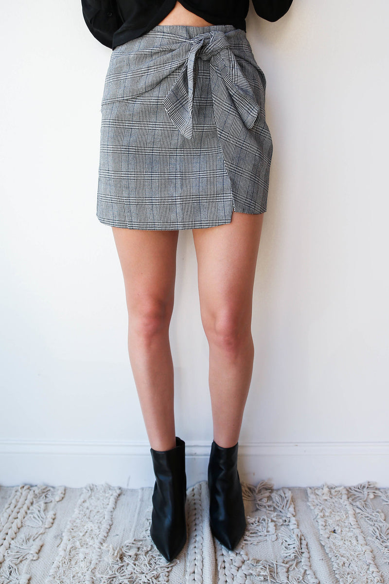 mode, herring knot front skirt