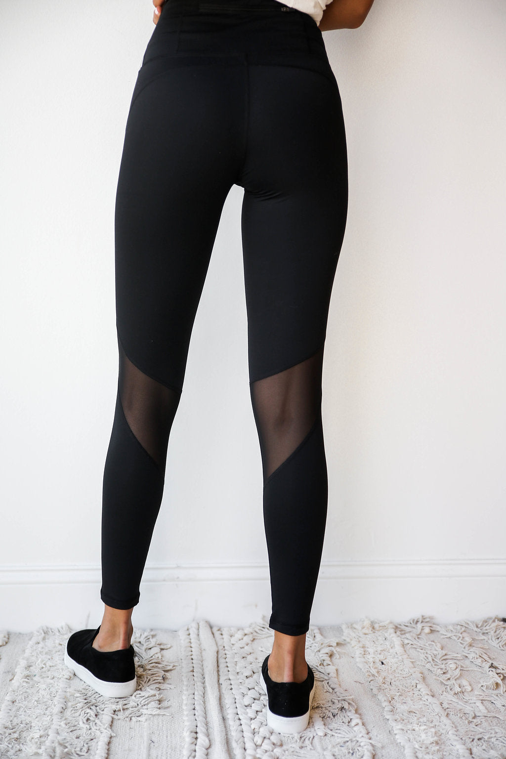 mode, slanted mesh legging